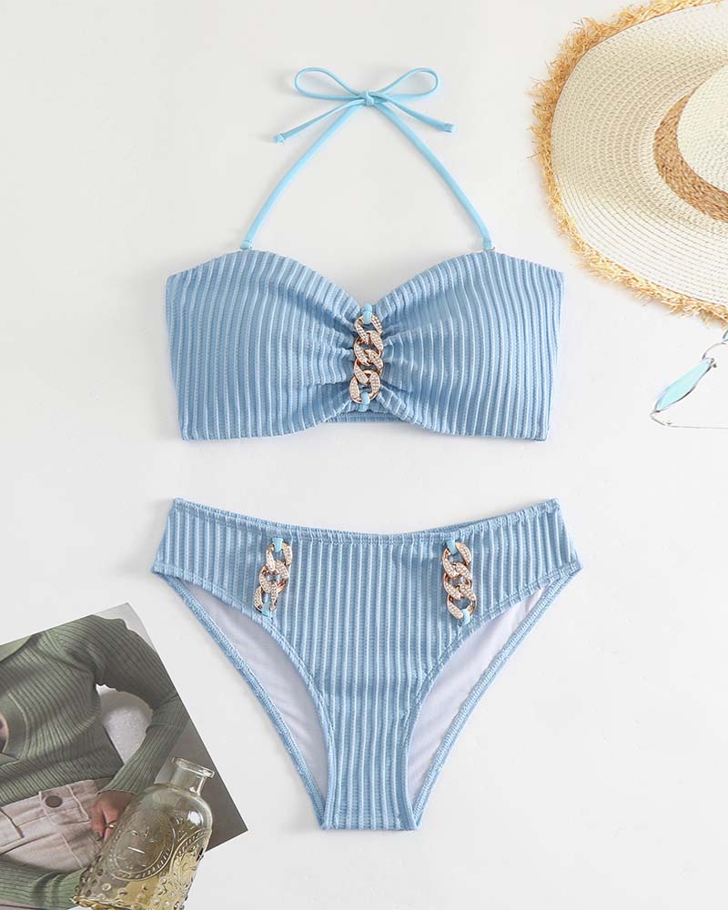 Gerippter Bikini mit Goldketten-Detail