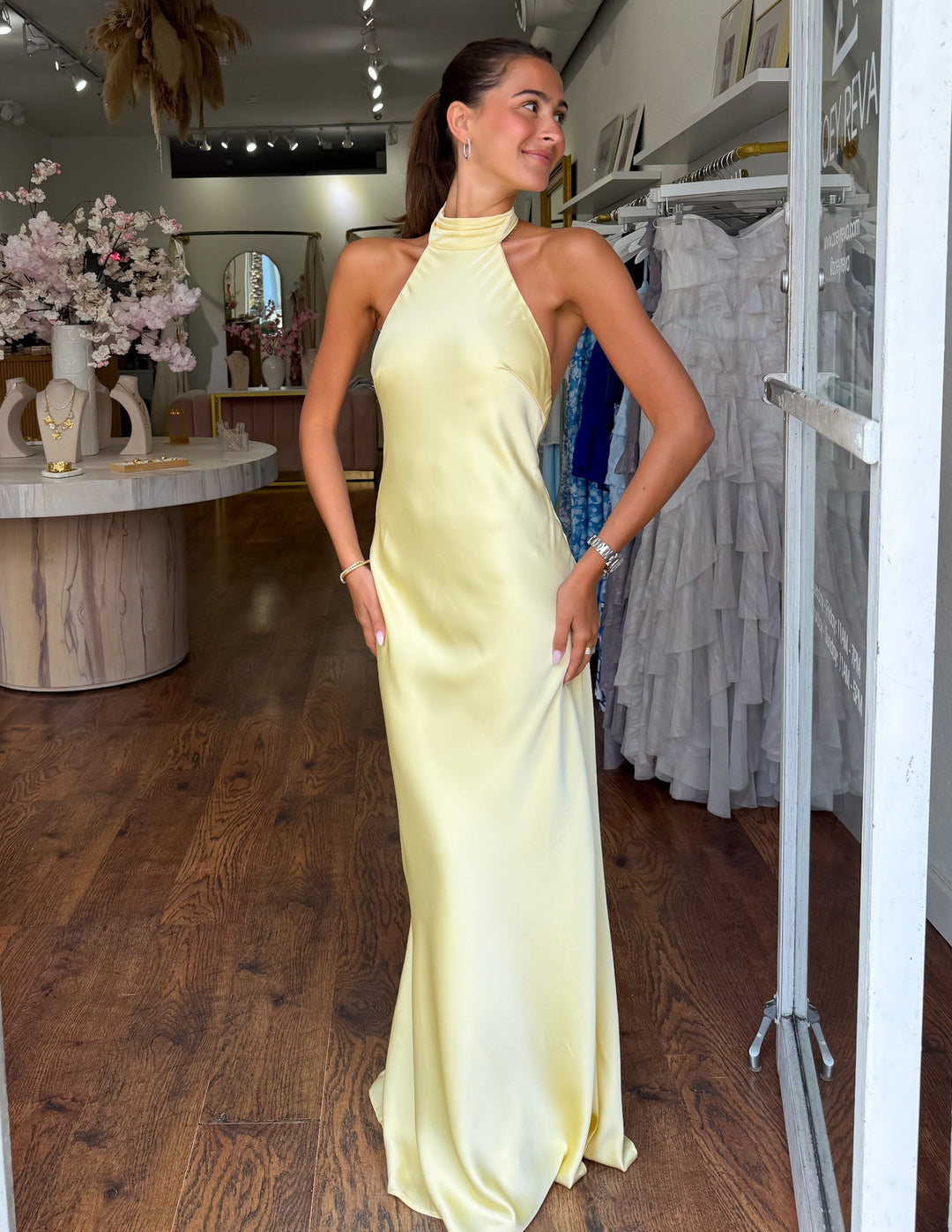 Selin™ | Fließendes Halter-Maxikleid