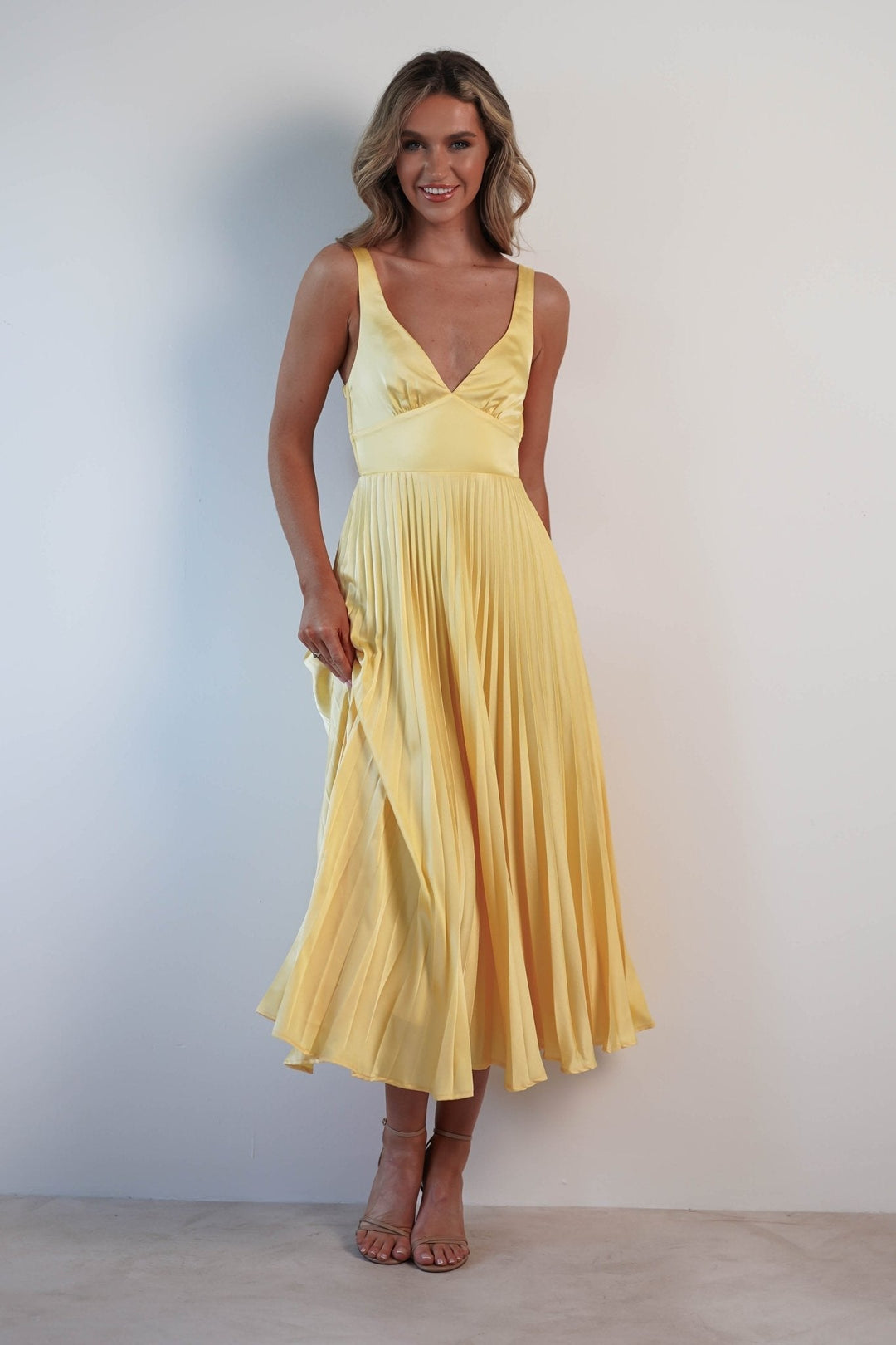 Cleo™ | Elegantes Plissee-Midikleid mit offenem Rücken